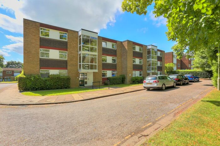 2 Bedroom Flat To Rent In Milton Road, Harpenden, Herts, AL5