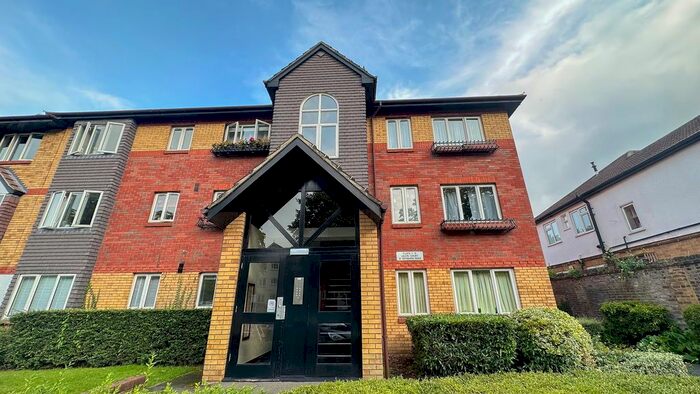 1 Bedroom Flat To Rent In Denmark Road, Carshalton, Surrey, SM5