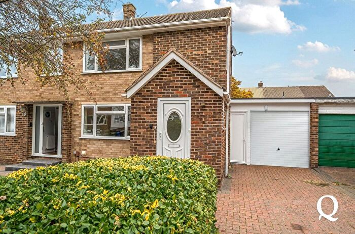 3 Bedroom Semi Detached House For Sale In Chartwell Grove, Sittingbourne, Kent, ME10
