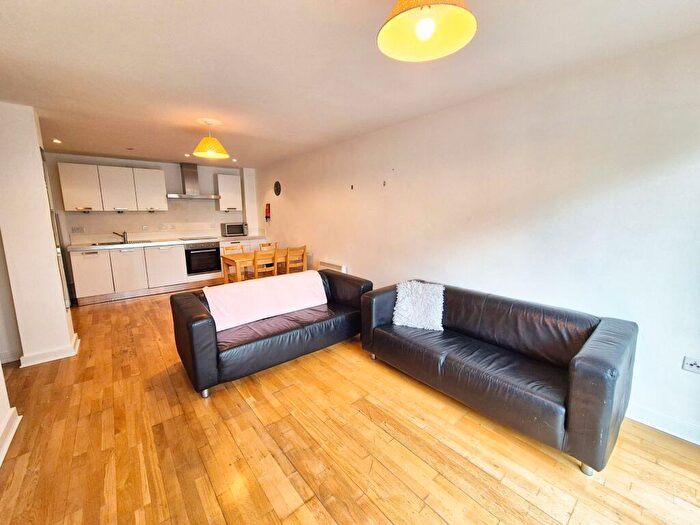 2 Bedroom Apartment To Rent In Apartment Metis, City Centre, S3