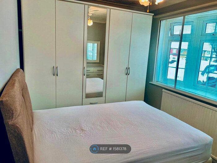 1 Bedroom Flat To Rent In Retford Path, Romford, RM3