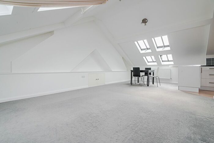 1 Bedroom Flat To Rent In Rostrevor Road, London, SW6