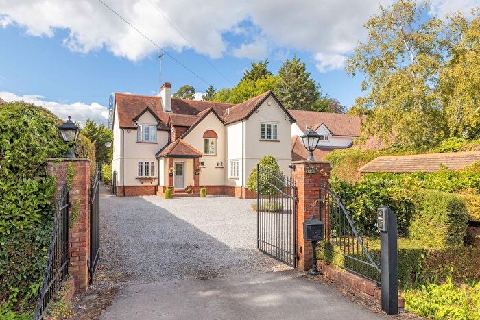 4 Bedroom Detached House For Sale In Coppermill Road, Wraysbury, Staines-Upon-Thames, TW19
