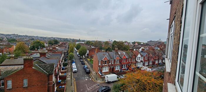 1 Bedroom Flat To Rent In Ashford Court, Ashford Road, Cricklewood, NW2