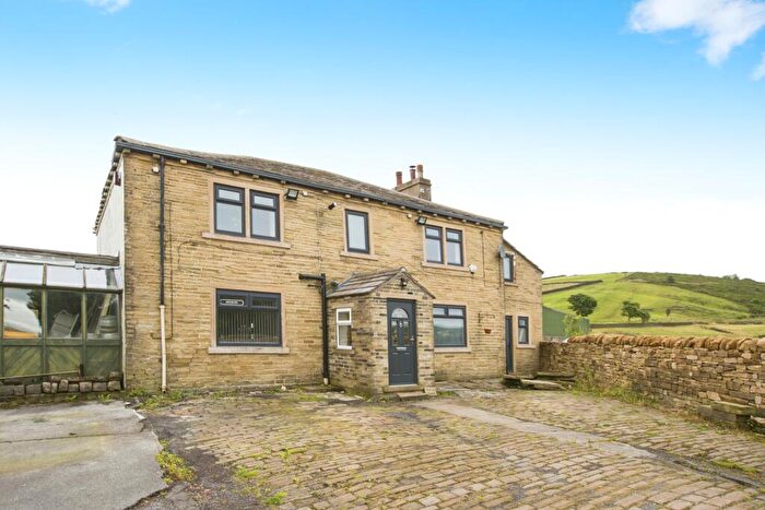4 Bedroom Detached House For Sale In Wainstalls, Halifax, West Yorkshire, HX2