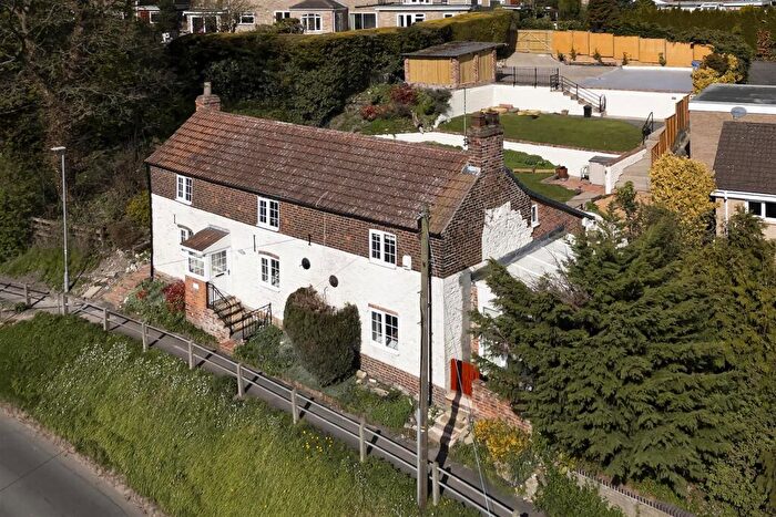 4 Bedroom Cottage For Sale In Old Village Road, Little Weighton, HU20