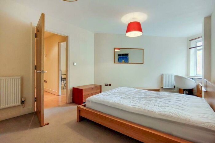 1 Bedroom Flat To Rent In Goswell Road, Clerkenwell, London, EC1V