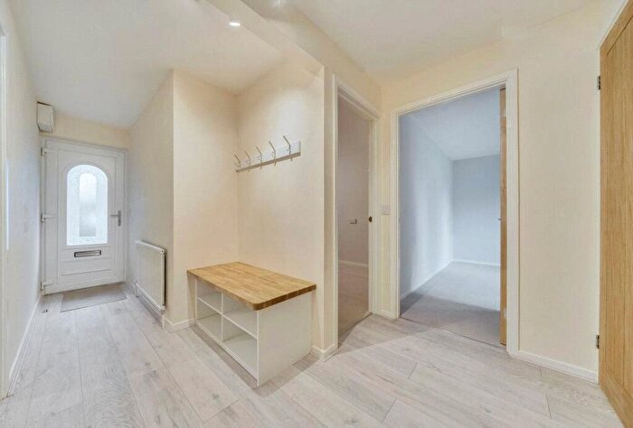 2 Bedroom Flat To Rent In Sycamore Drive, Carterton, OX18