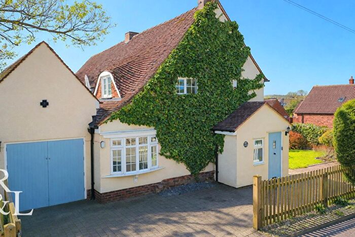 3 Bedroom Semi Detached House For Sale In Moira Road, Overseal, DE12