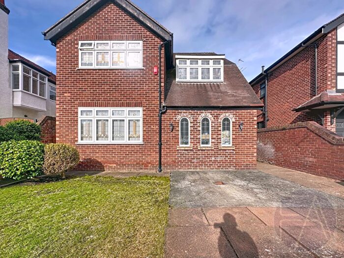 4 Bedroom Detached House For Sale In Gainsborough Road, Southport, PR8