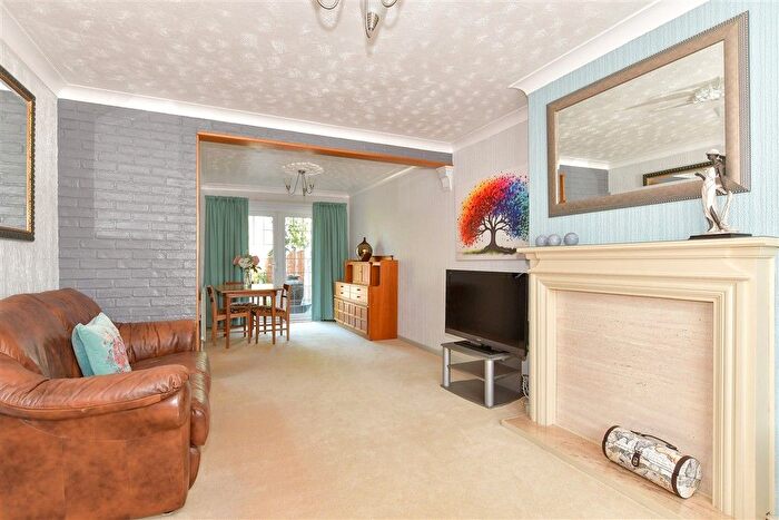 3 Bedroom Semi-Detached House For Sale In Chatsworth Drive, Frindsbury, Rochester, Kent, ME2