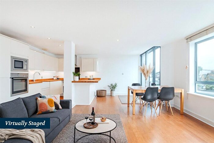 2 Bedroom Flat To Rent In The Bittoms, Kingston Upon Thames, KT1