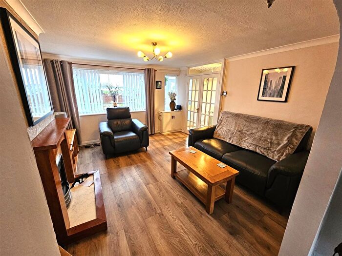 3 Bedroom Semi-Detached House To Rent In Boleyn Close, Blacon, Chester, CH1