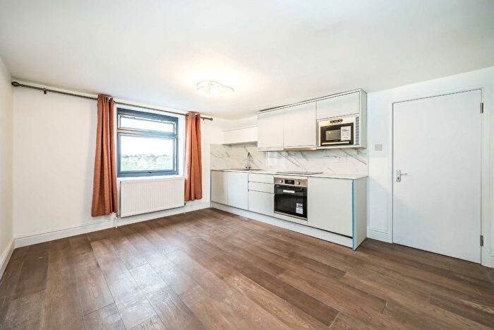 2 Bedroom Flat To Rent In Edgeley Lane, Clapham, SW4