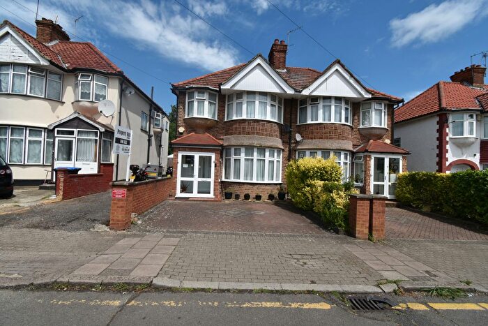 4 Bedroom Semi-Detached House For Sale In Chestnut Grove, Wembley, HA0