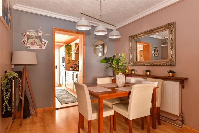 3 Bedroom Semi-detached House For Sale In Concord Avenue, Chatham, Kent, ME5