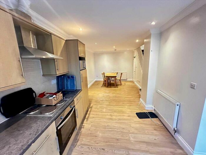 1 Bedroom Flat To Rent In Hanger Lane (Ground Floor Maisonette), First Floor, Ealing, W5