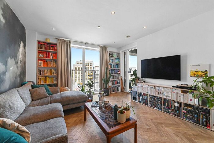 1 Bedroom Flat For Sale In Glow Court, Rookwood Way, London, E3