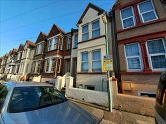3 Bedroom Terraced House To Rent In Ferndale Road, Kent, ME7
