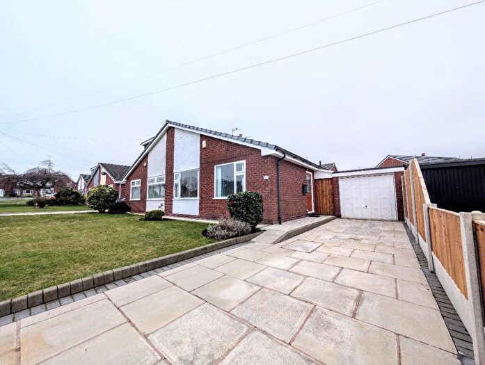 2 Bedroom Bungalow For Sale In Stratford Close, Farnworth, Bolton, BL4