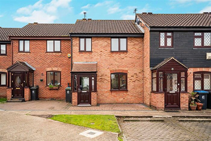 3 Bedroom Terraced House For Sale In Godwin Close, Sewardstone, E4