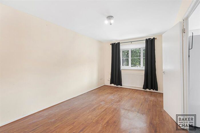 1 Bedroom Flat To Rent In Gladbeck Way, Enfield, EN2