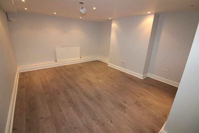 2 Bedroom Flat To Rent In Muybridge Yard Browns Road Surbiton, KT5