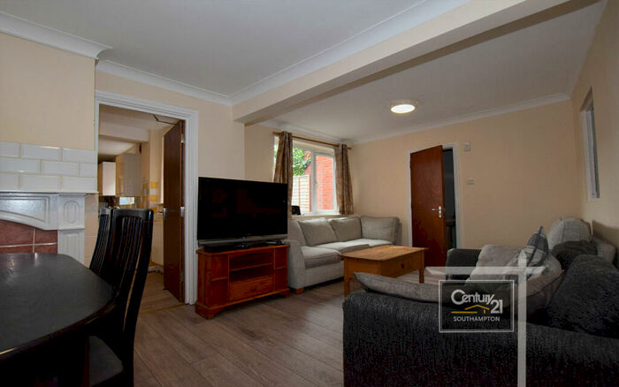 9 Bedroom Semi-Detached House To Rent In |Ref: |, Lodge Road, Southampton, SO14