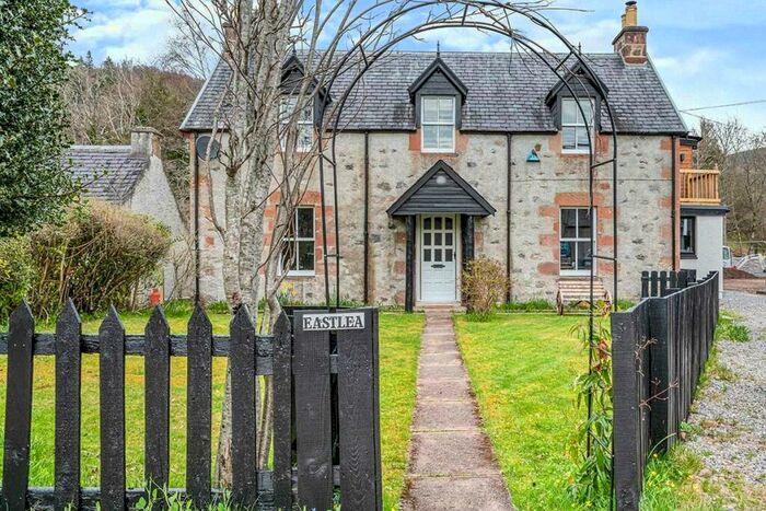 5 Bedroom Detached House For Sale In Drumnadrochit, Inverness, Highland, IV63