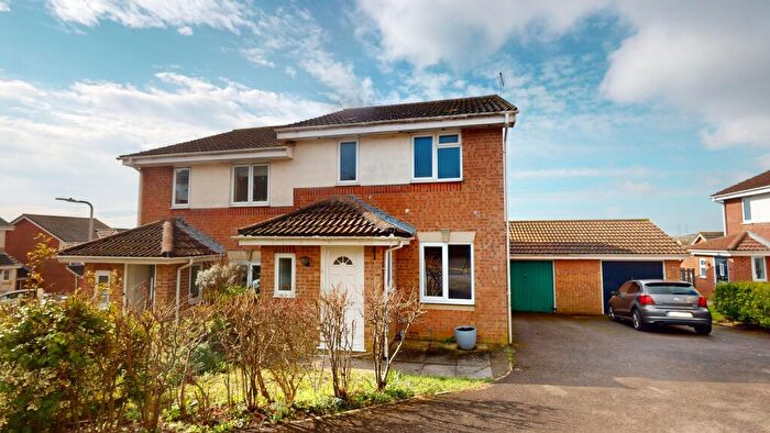 3 Bedroom Semi-Detached House To Rent In The Parks, Portslade, Brighton, BN41