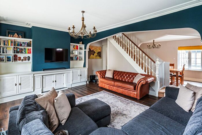 4 Bedroom End Of Terrace House For Sale In Heron Road, Twickenham, London, TW1