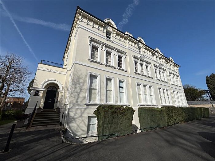 2 Bedroom Flat To Rent In Lindholme, The Park, GL50