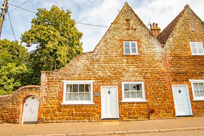 2 Bedroom Cottage For Sale In Hunstanton Road, Heacham, PE31