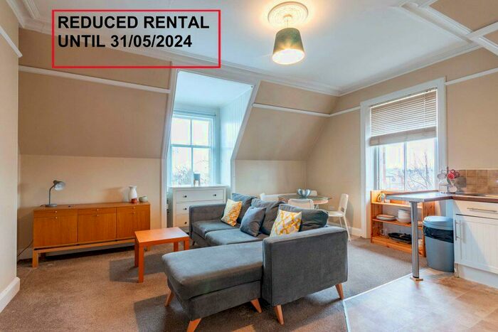 3 Bedroom Flat To Rent In L &#; Craigmillar Park, Edinburgh, EH16