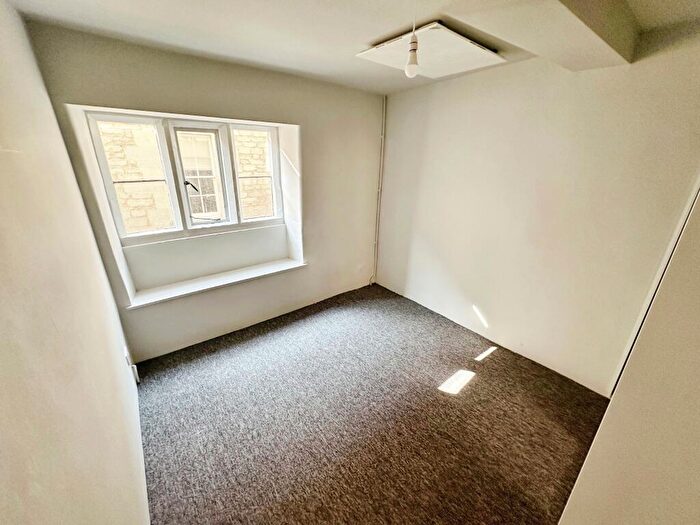 1 Bedroom Flat To Rent In Town Centre, GL5