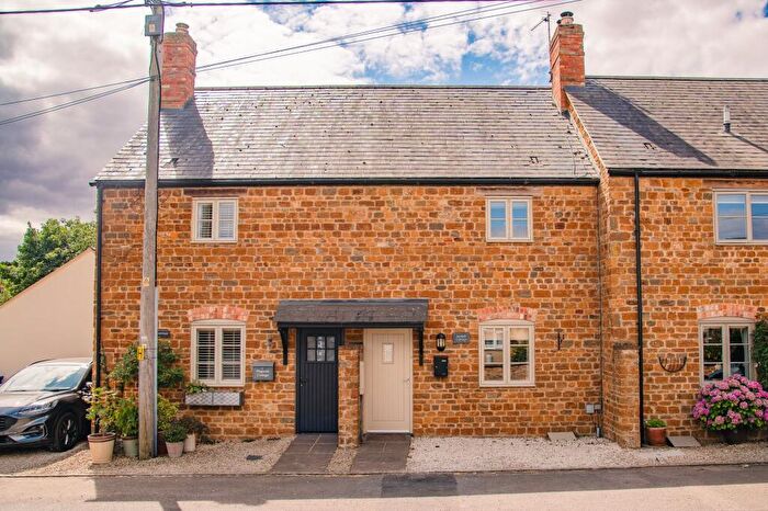 3 Bedroom Terraced House For Sale In Earls Lane, Deddington, OX15