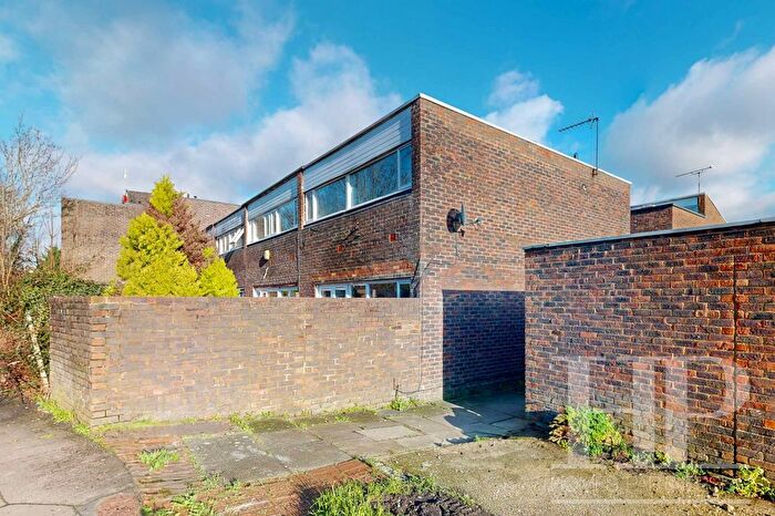 2 Bedroom End Of Terrace House To Rent In Turnpike Place, Crawley, RH11