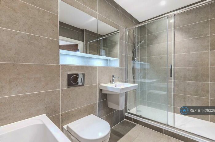 2 Bedroom Flat To Rent In Imperial Square, London, N12