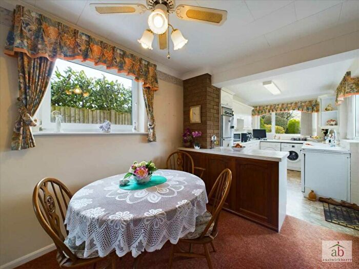 3 Bedroom Bungalow For Sale In West Mill Green, Bentley, IP9