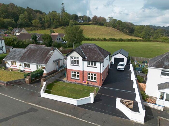 3 Bedroom Detached House For Sale In Heol Y Dderwen, Llandysul, SA44