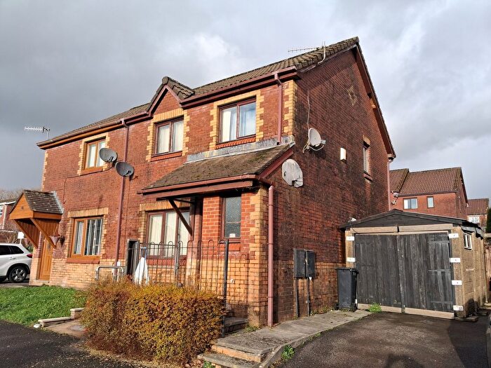 3 Bedroom Semi Detached House For Sale In Cae Rhedyn, Rhos, Pontardawe, Swansea., SA8