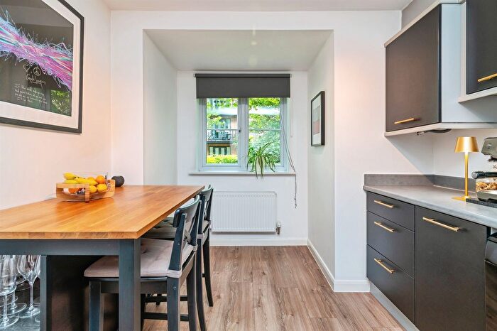 3 Bedroom Terraced House For Sale In Halfpenny Walk, Nottingham, NG11