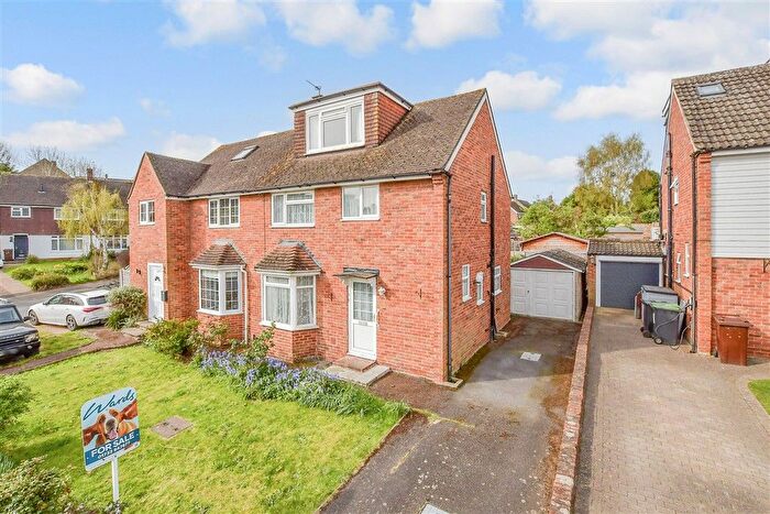 4 Bedroom Semi-Detached House For Sale In Chestnut Walk, Larkfield, Kent, ME20
