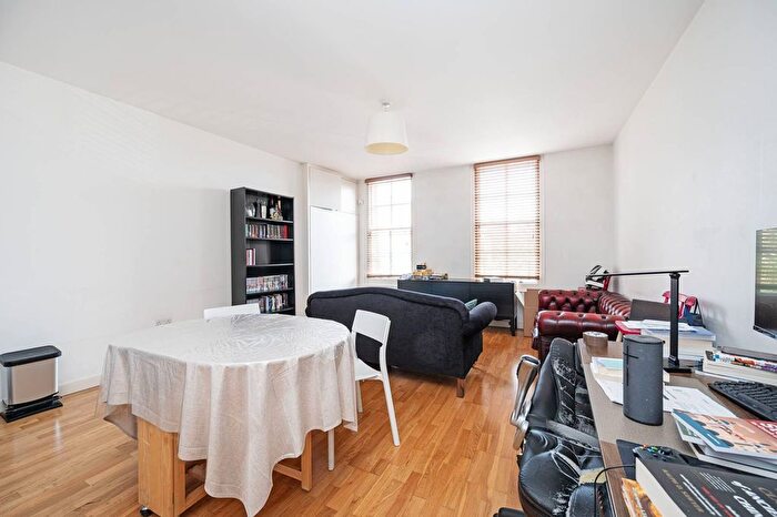 2 Bedroom Flat To Rent In Aylward Street, Stepney, London, E1