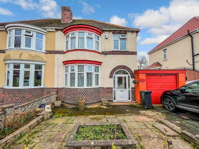 3 Bedroom Semi-Detached House To Rent In The Parade, Dudley, DY1