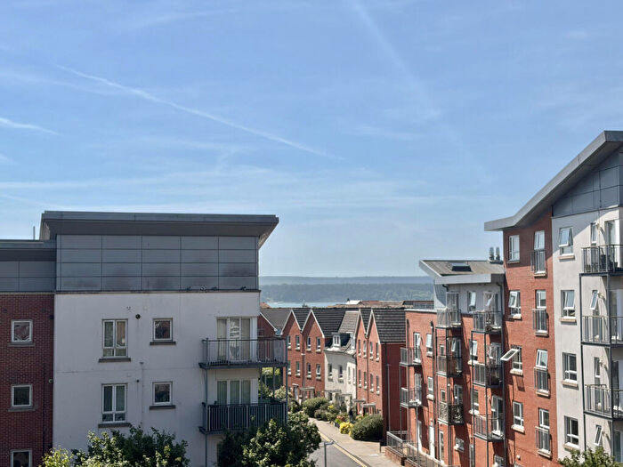 2 Bedroom Flat For Sale In Avenel Way, Poole, BH15