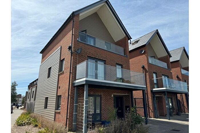 5 Bedroom Detached House To Rent In Jelley Way, Woking, GU22