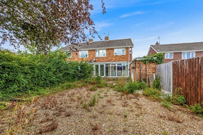 2 Bedroom Flat For Sale In Turner Close, Keynsham, BS31