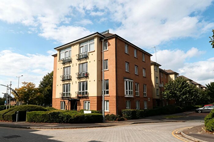 2 Bedroom Flat For Sale In Ffordd Garthorne, Cardiff, CF10