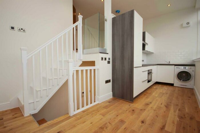 Flat To Rent In Quant Buiding, - Church Hill, Walthamstow, E17